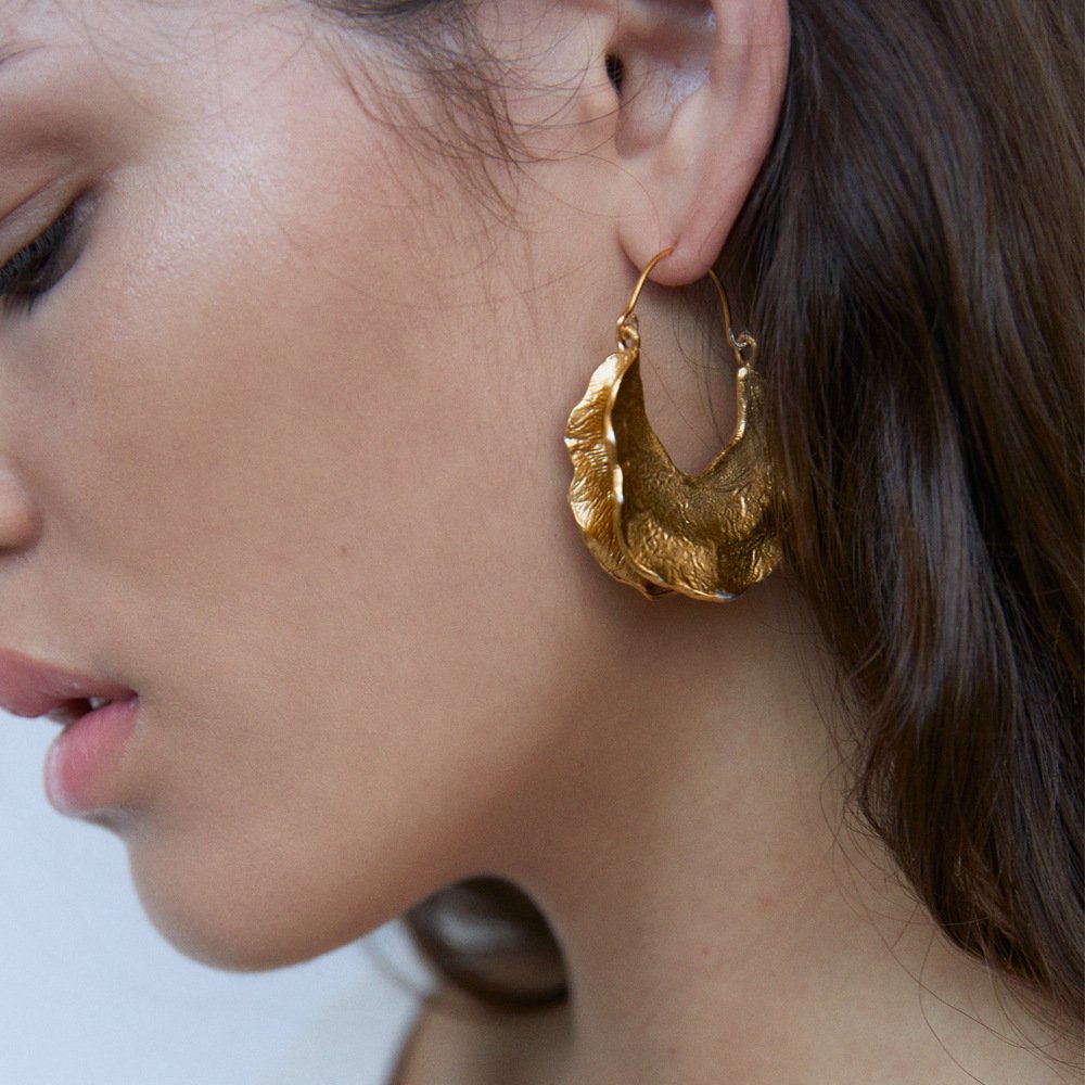 Retro Drop-Shaped Metal Hoop Earrings for Women – Minimalist Punk Statement Jewelry